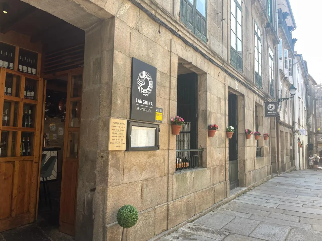 Fachada del Restaurante Langrina en la Rúa da Troia, Santiago de Compostela