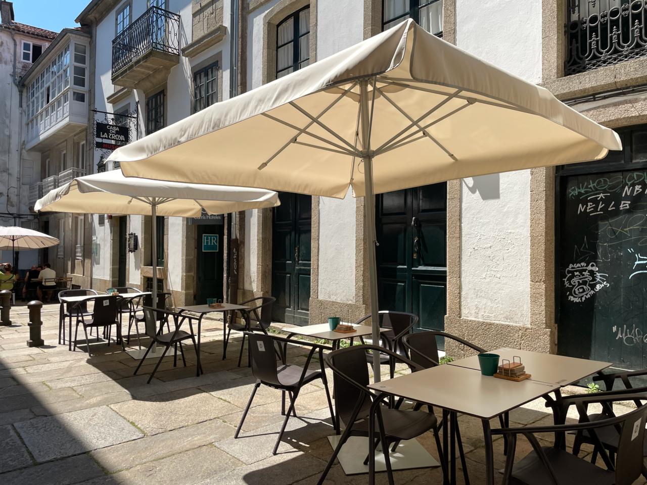 Terraza de Langrina en el casco monumental de Santiago